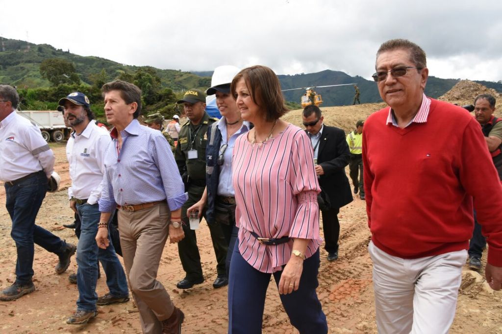 Gobernador reporta situación en vía Medellín Occidente donde avanza la remoción de tierra. (Situación al promediar la tarde del martes)