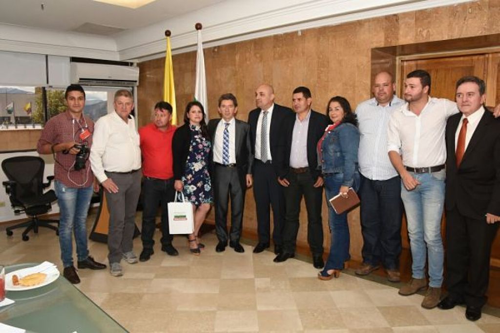 Gobernador de Antioquia, Alcalde y Concejales de Urrao pasaron revista a acciones conjuntas que se vienen ejecutando