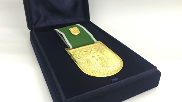 Escudo de Antioquia Categoría Oro para Jenaro Pérez Gutiérrez