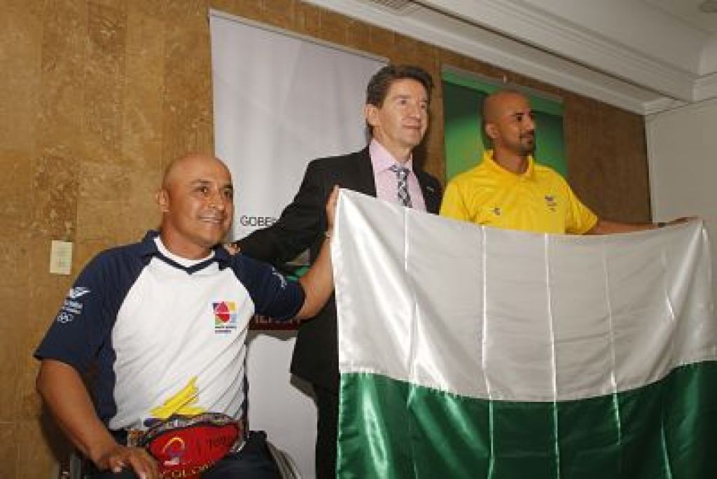 Antioquia Piensa En Grande entregó la bandera del Departamentos a sus deportistas Olímpicos.