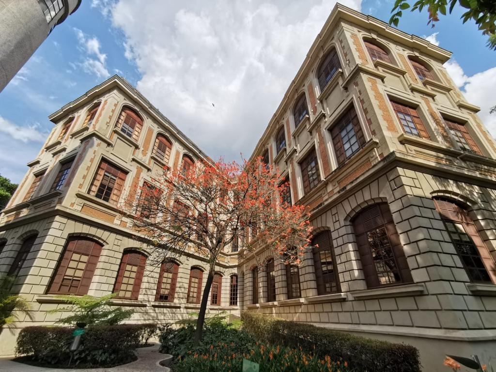 Edificios patrimoniales de la Facultad de Medicina de la UdeA iniciaron obras de mantenimiento y restauración.