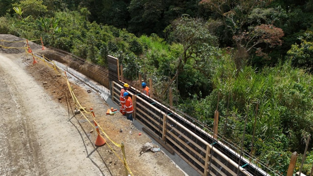 En un 25% avanza el mejoramiento de la vía Cañasgordas - Abriaquí