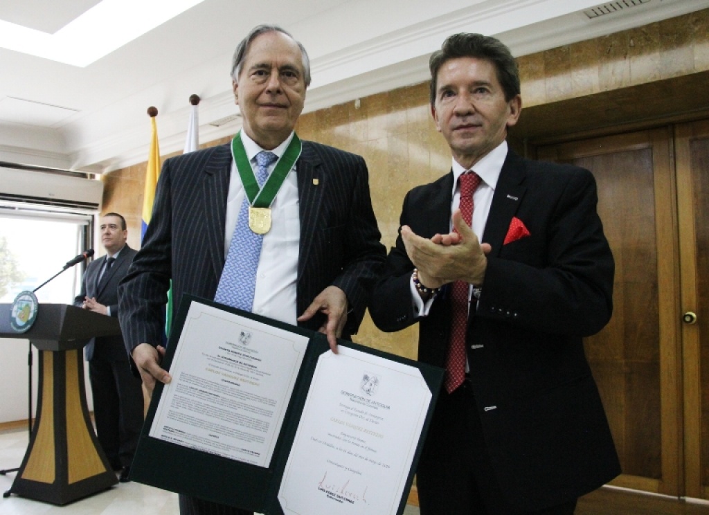 El empresario Carlos Vásquez Restrepo recibió el Escudo de Antioquia en Categoría Oro
