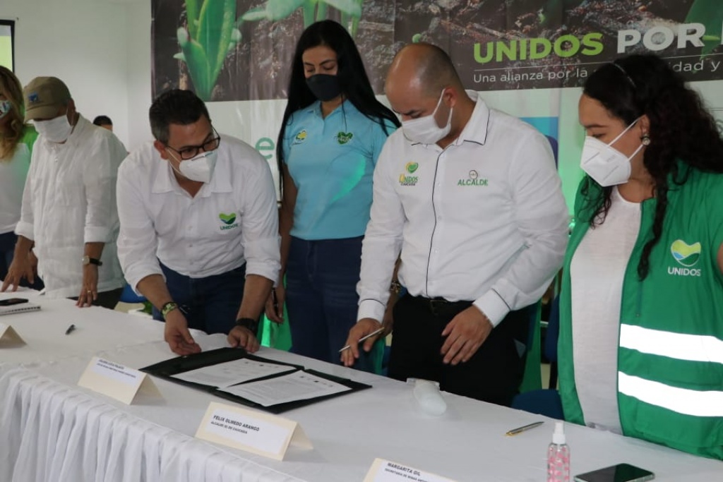 La gobernación de Antioquia, a través de las secretarías de Medio Ambiente, de Minas y RIA, firman convenio para la recuperación de 10.000 áreas degradadas en el Bajo Cauca