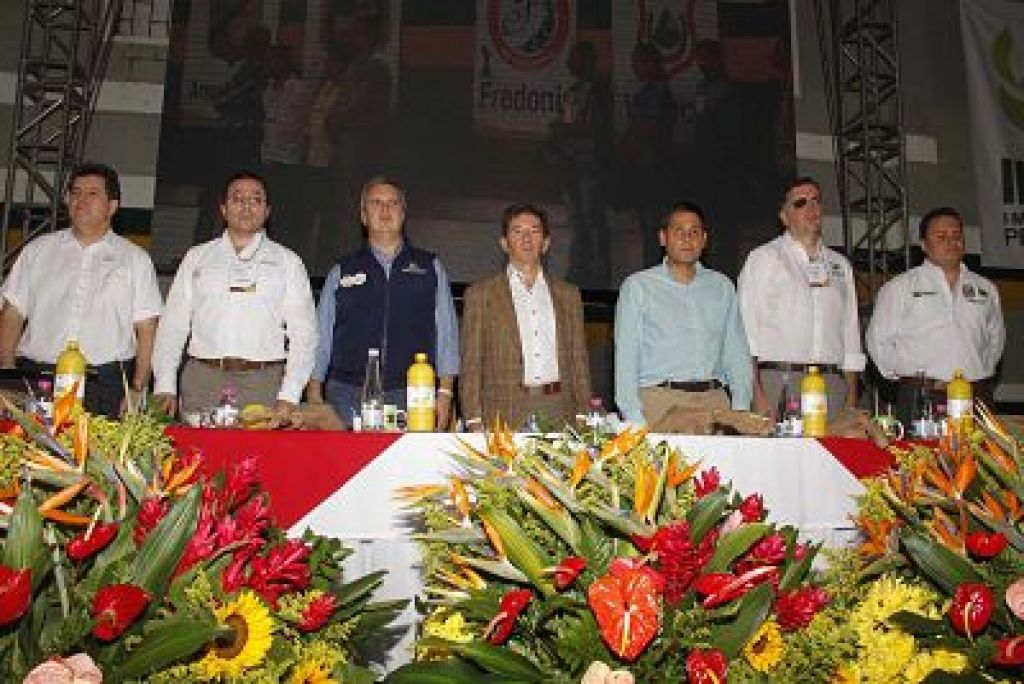 El gobernador Luis Pérez Gutiérrez presente en el encuentro de dirigentes del Suroeste antioqueño