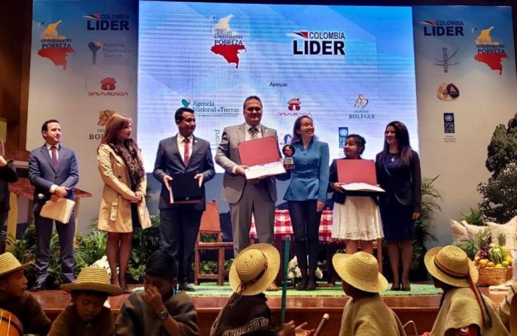 Alcaldes de Tarso y Támesis ganaron premio a “Mejores Gobernantes en la Superación de la Pobreza”