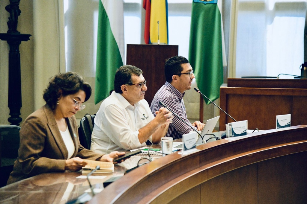 Concejo de Medellín respalda la solicitud que hace el Departamento de Antioquia al Gobierno Nacional para que le entregue los tramos faltantes de las vías 4G