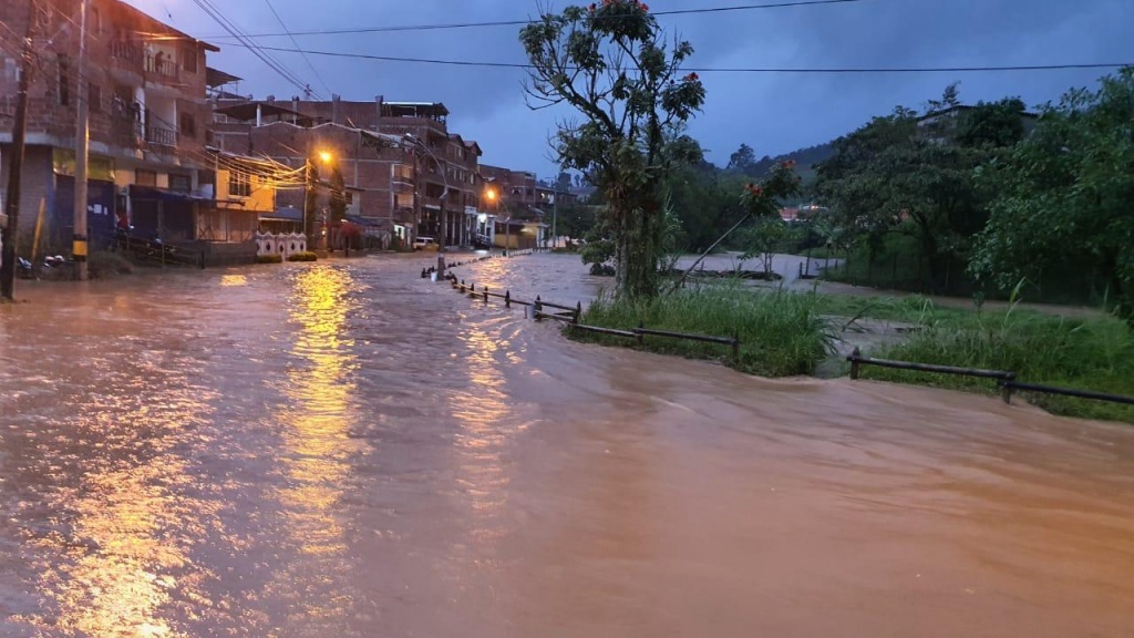 Dapard presente en Donmatías tras emergencia por fuertes lluvias, que deja un saldo de cien familias afectadas