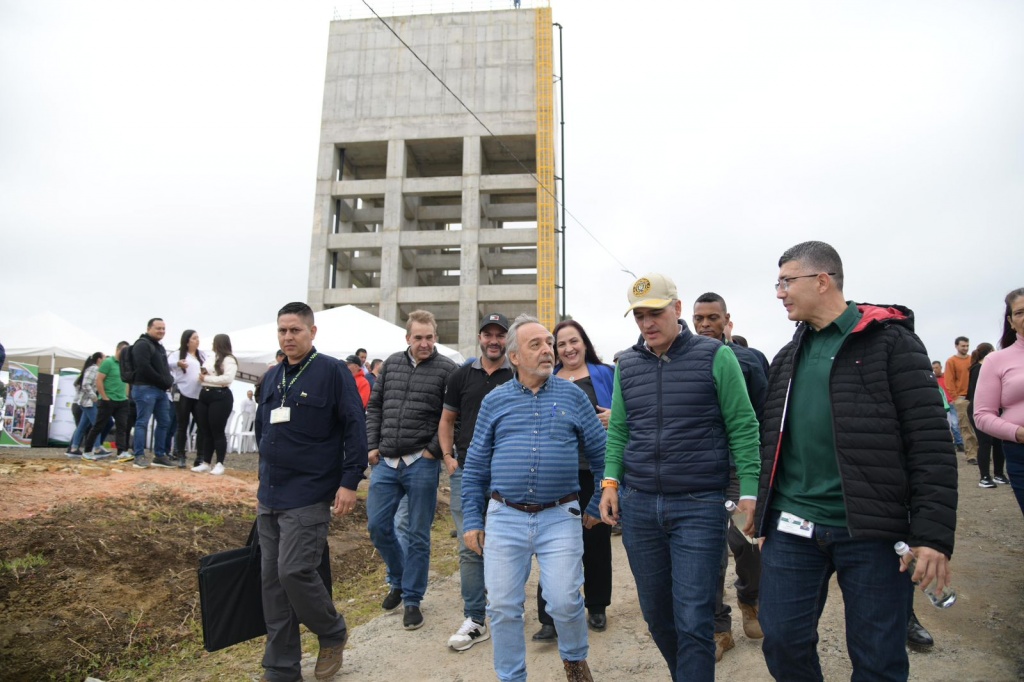 La Gobernación de Antioquia entregó obras de modernización y ampliación del acueducto urbano de La Unión que permitirán una continuidad del 100 % en el suministro de agua potable