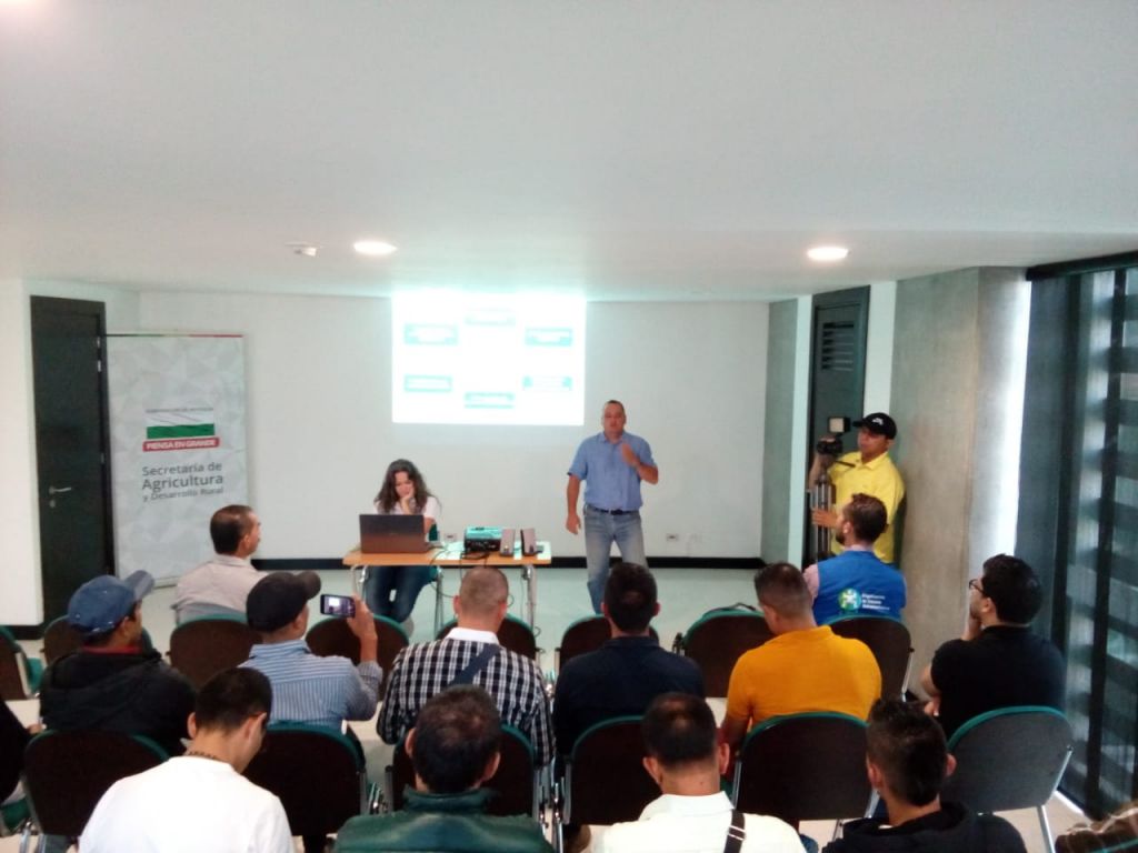 Productores de Pitalito interesados en conocer experiencias de comercialización en Antioquia