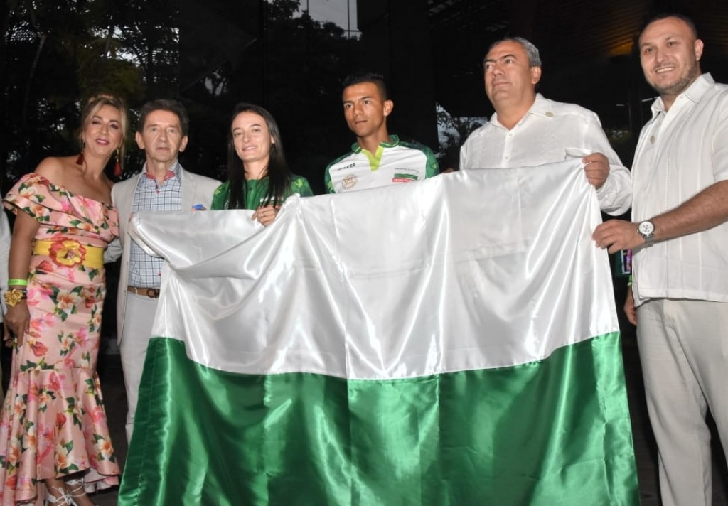 Este viernes Gobernador Luis Pérez presidió la entrega de bandera a la delegación de Juegos y el acto de los 50 años de Indeportes Antioquia
