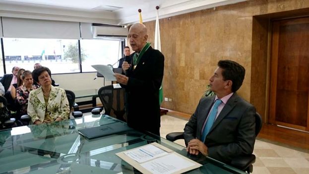 Gobernador Luis Pérez Gutiérrez confirió el escudo de Antioquia, Categoría Oro, a Monseñor Nicolás Gaviria Pérez