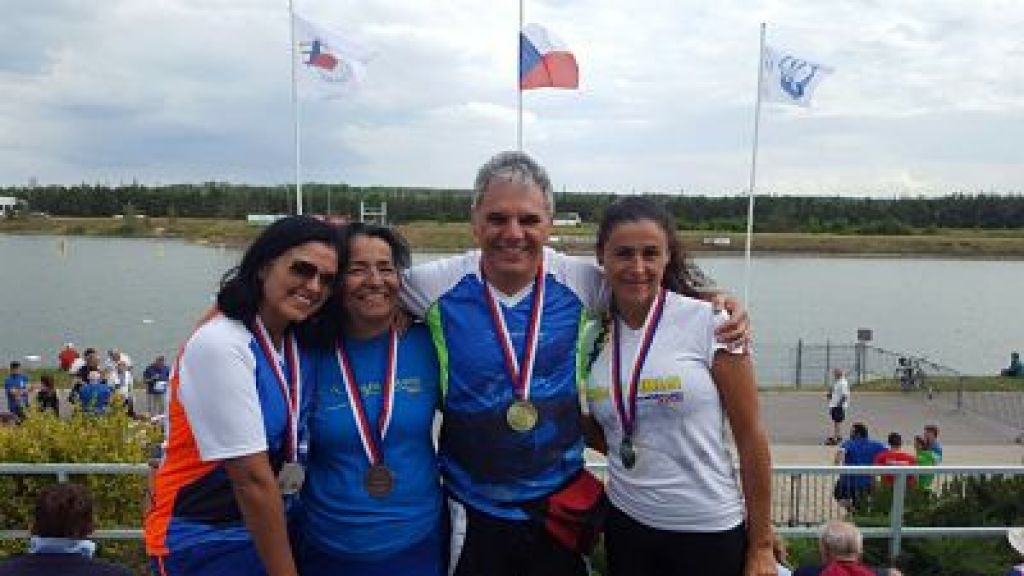 La docente Llinet Marcela Serna González del TdeA gana medalla de Plata en Campeonato Mundial de Natación.