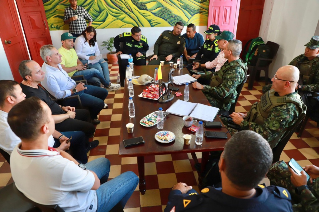 El Gobernador Andrés Julián se reunió con autoridades civiles, Militares y de Policía en Jericó