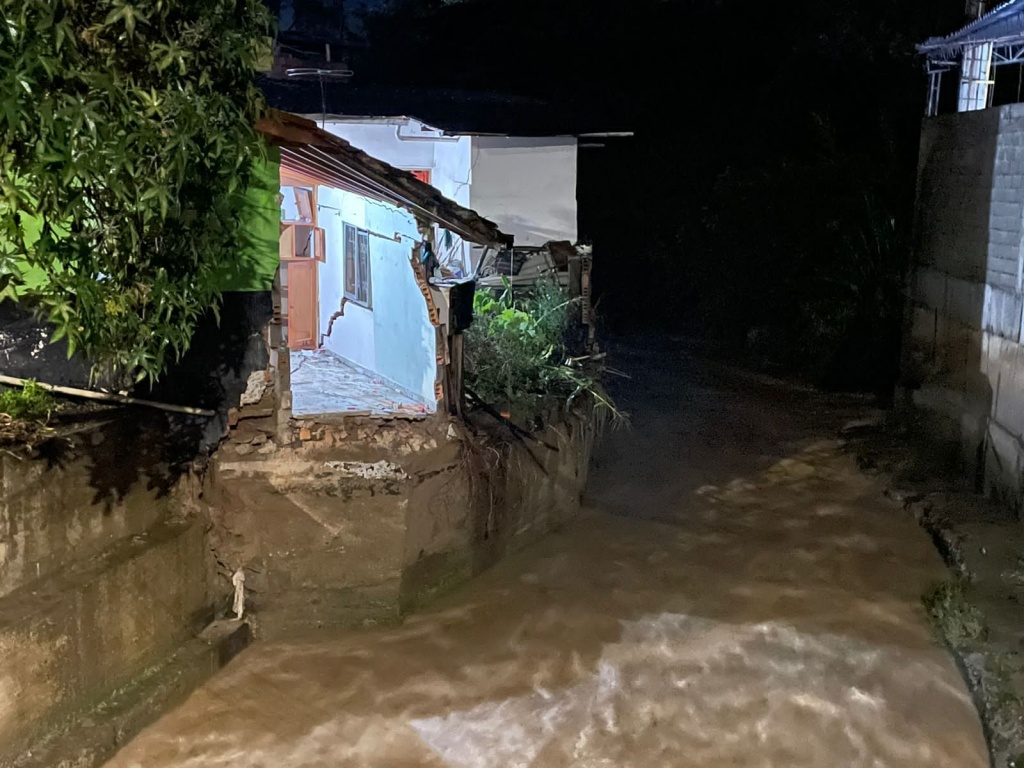 Consejos municipales de gestión del riesgo de desastres de Barbosa y Donmatías reportaron emergencias por fuertes lluvias en las últimas horas