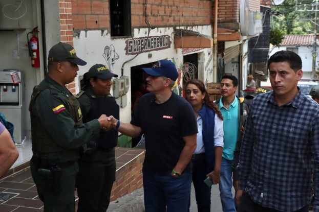 En Buriticá, el gobernador Andrés Julián resaltó el valor y el compromiso de soldados y policías para recuperar la zona