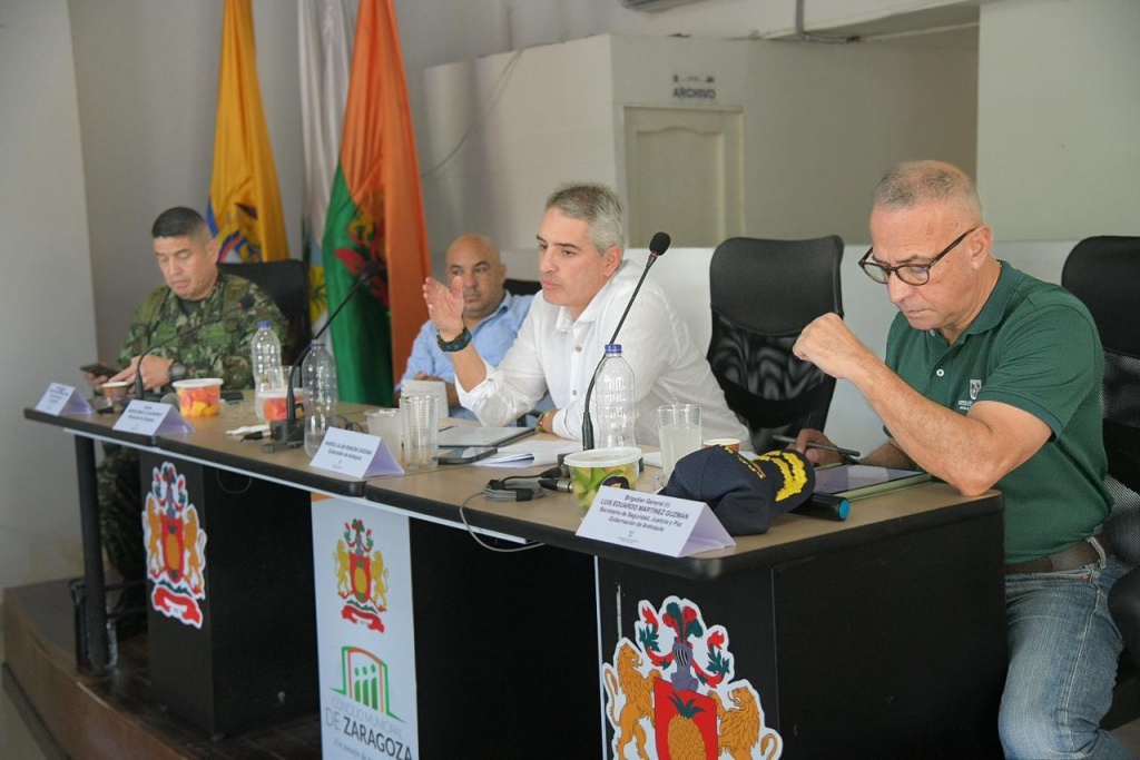 “Necesitamos que los ciudadanos denuncien y sean los ojos y oídos de la Fuerza Pública”, dijo el Gobernador Andrés Julián en Zaragoza