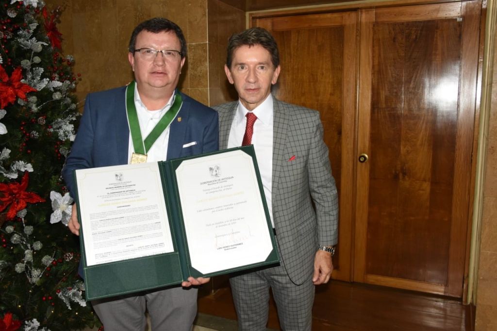 Carlos Mario Zuluaga Gómez recibió el Escudo de Antioquia, en Categoría Oro
