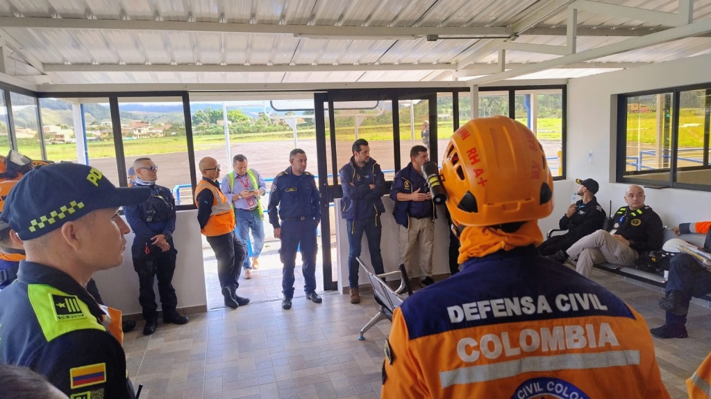 La Gobernación de Antioquia suma esfuerzos con los grupos operativos para la búsqueda y el rescate de los ocupantes de la aeronave desaparecida en zona rural del municipio de Urrao