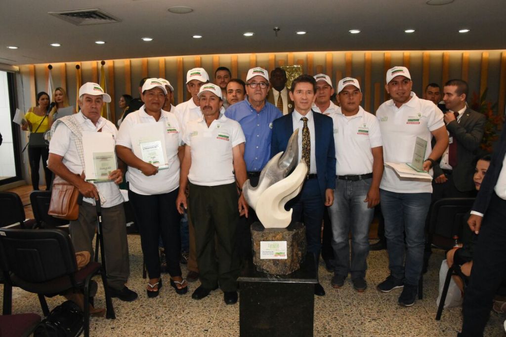Gobernador de Antioquia entregó galardón: “Gran Comunal de Antioquia 2017”