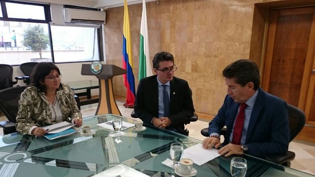 Ministerio de Salud ofrece a Antioquia bonos por 50.000 millones para Savia Salud