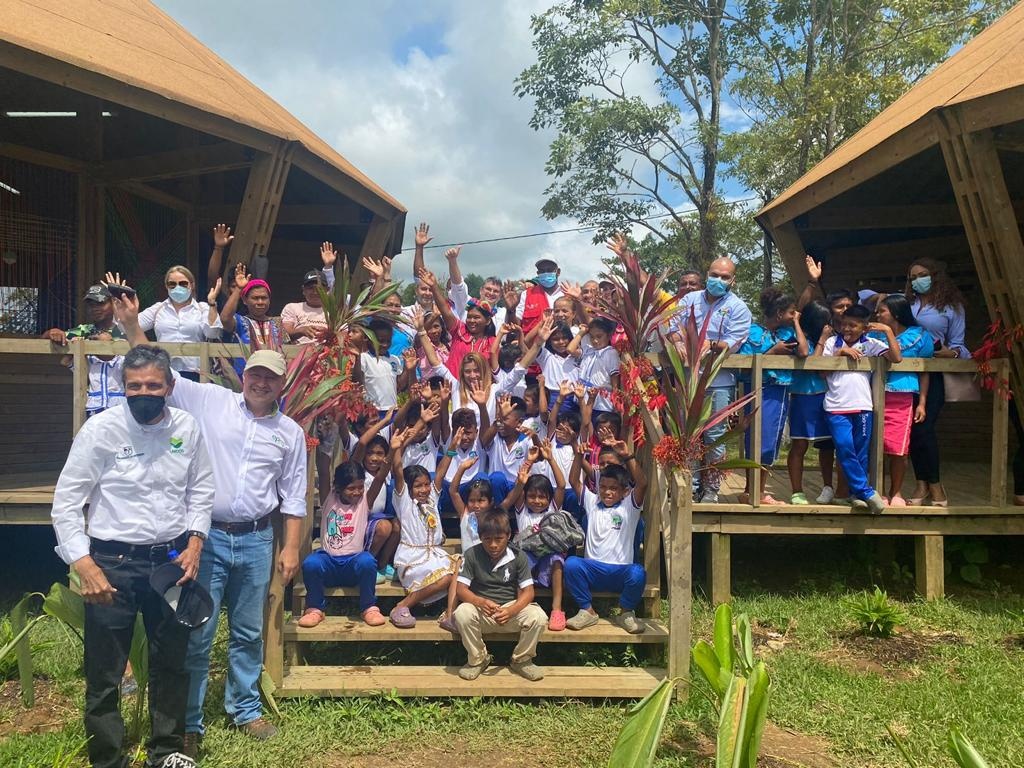 La Gobernación de Antioquia, EPM y los municipios de Uramita, Chigorodó, San Pedro de Urabá, Caucasia y El Bagre ponen al servicio de las comunidades ocho nuevas escuelas indígenas