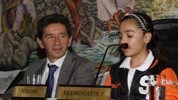 El gobernador de Antioquia estuvo en la sesión infantil Los niños al Concejo en el municipio de Envigado