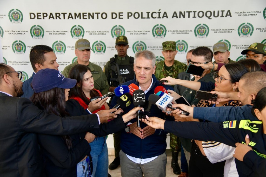 “Criminal que pretenda desafiar al Estado y la vida de nuestros antioqueños, será neutralizado por parte de la Fuerza Pública”: dijo el gobernador Andrés Julián tras resultado operativo en Amalfi.