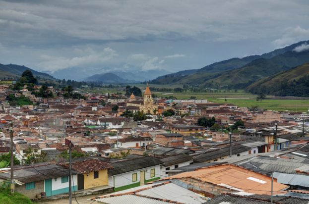 Gobernador en la Noche lleva oferta productiva hoy a Urrao