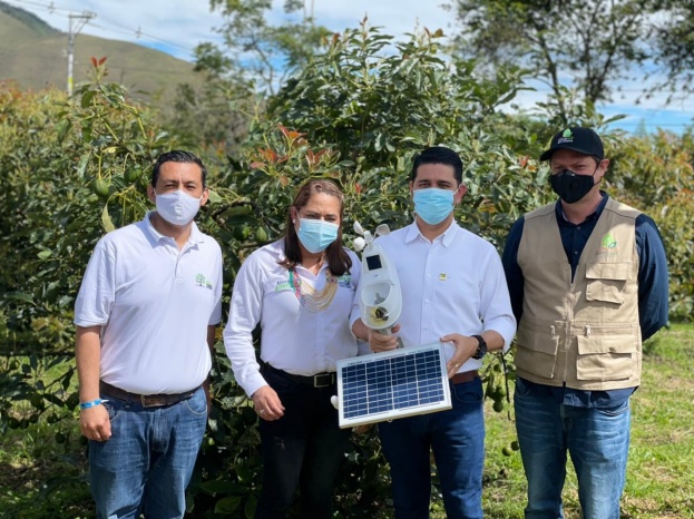 En la finca de Natalia Flórez, en Urrao, se instaló la primera estación meteorológica del proyecto Agro Antioquia Exporta 4.0