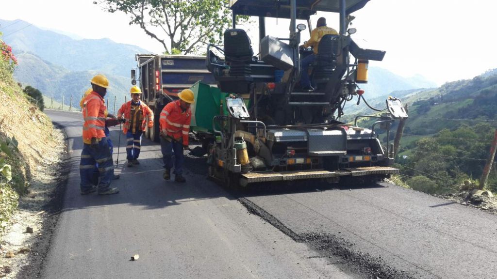 Realizamos la adjudicación de obras de pavimentación y mejoramiento por más de 30 mil millones de pesos
