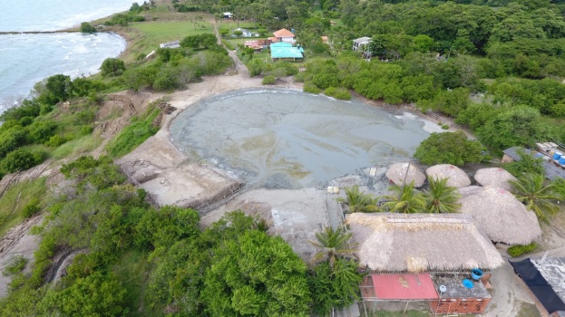 Gobernación de Antioquia realizará acciones inmediatas tras la aparición de grietas en el talud del volcán de lodo de Arboletes