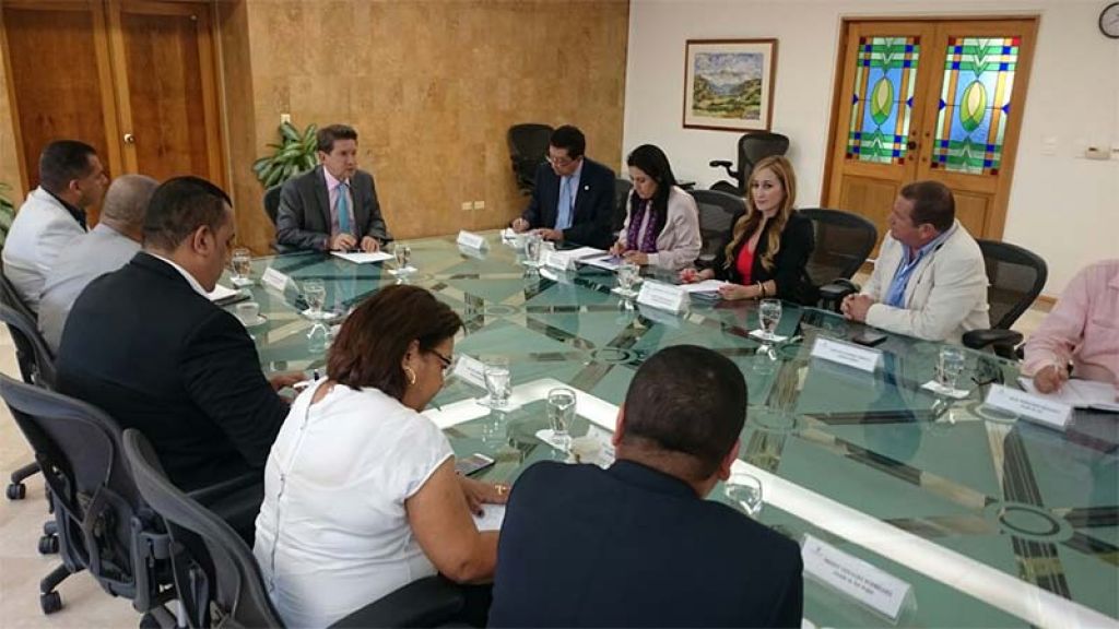 Alcaldes del Nordeste acuerdan plan de trabajo con el Gobernador Luis Pérez