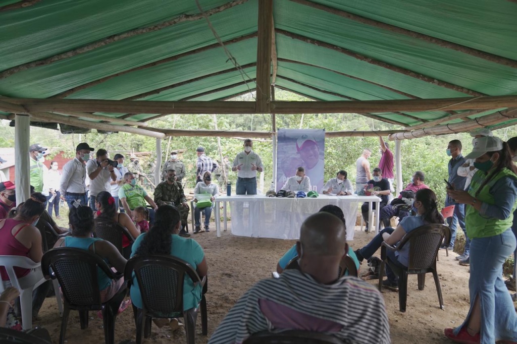 Gobernación de Antioquia acompañó la entrega de 137 hectáreas a reincorporados Farc en Mutatá