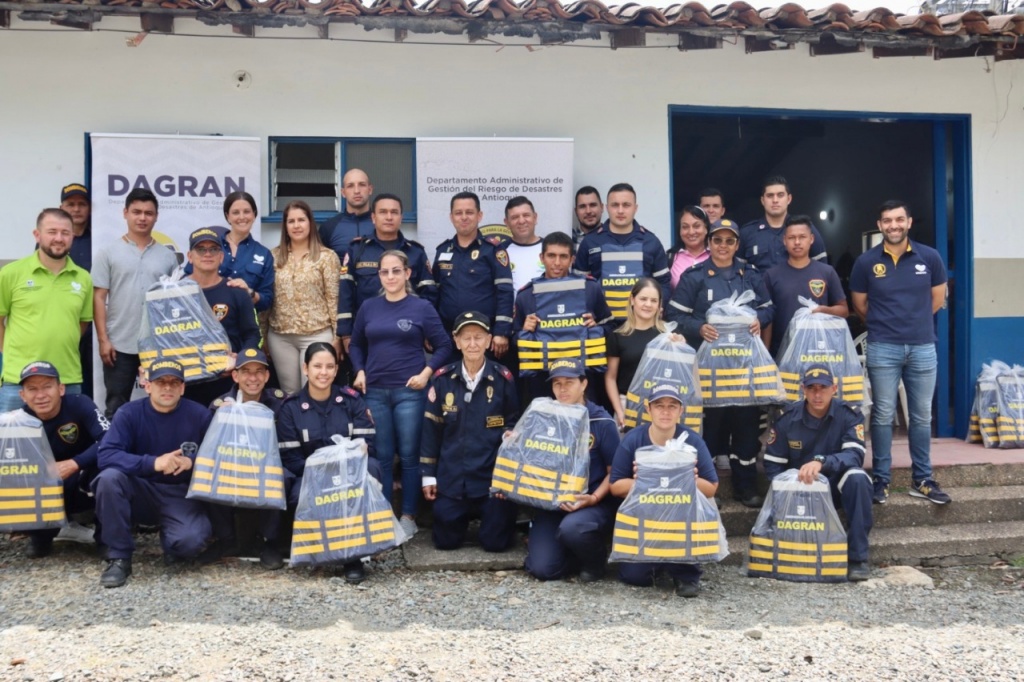 Con dotación de chalecos salvavidas, Dagran fortalece capacidad de respuesta a emergencias en las 9 subregiones del departamento