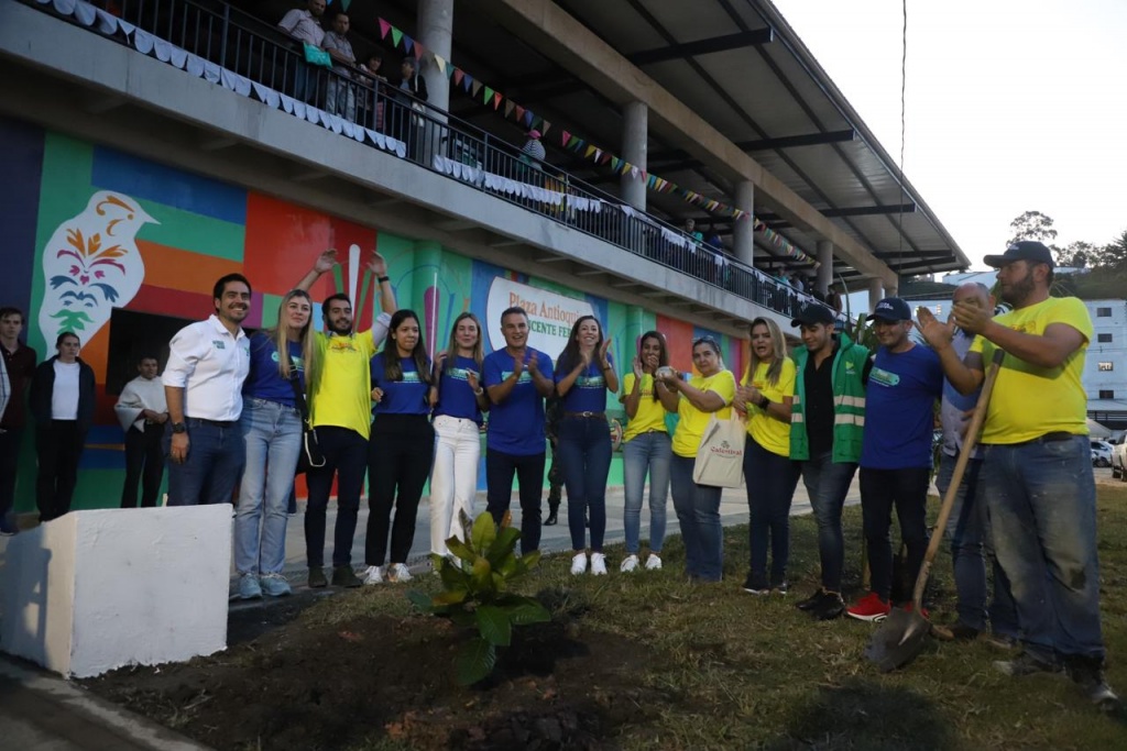 Gobernador Gaviria Correa acompañó  la puesta en marcha de la nueva plaza de mercado de San Vicente Ferrer