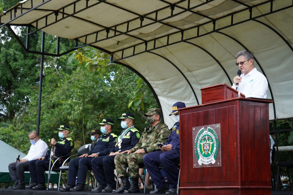 En Urabá, durante ceremonia de transmisión de mando en la Policía, la Gobernación entregó 52 motocicletas y 12 camionetas para las autoridades