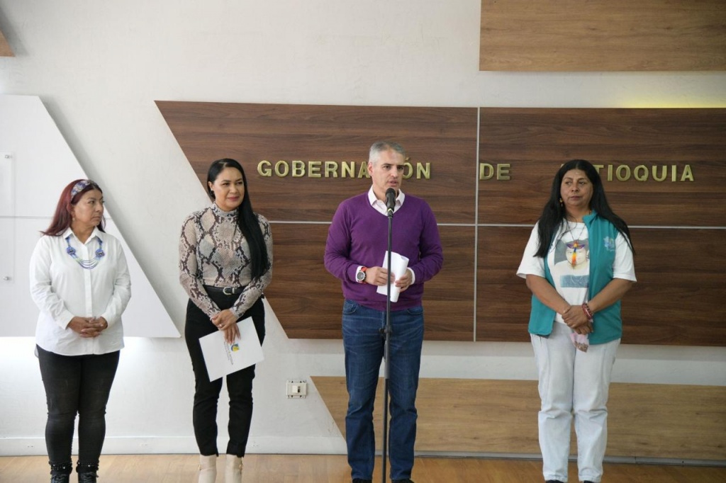 El Gobernador Andrés Julián anunció más apoyo económico para las mujeres y entidades que buscan a los desaparecidos en Antioquia