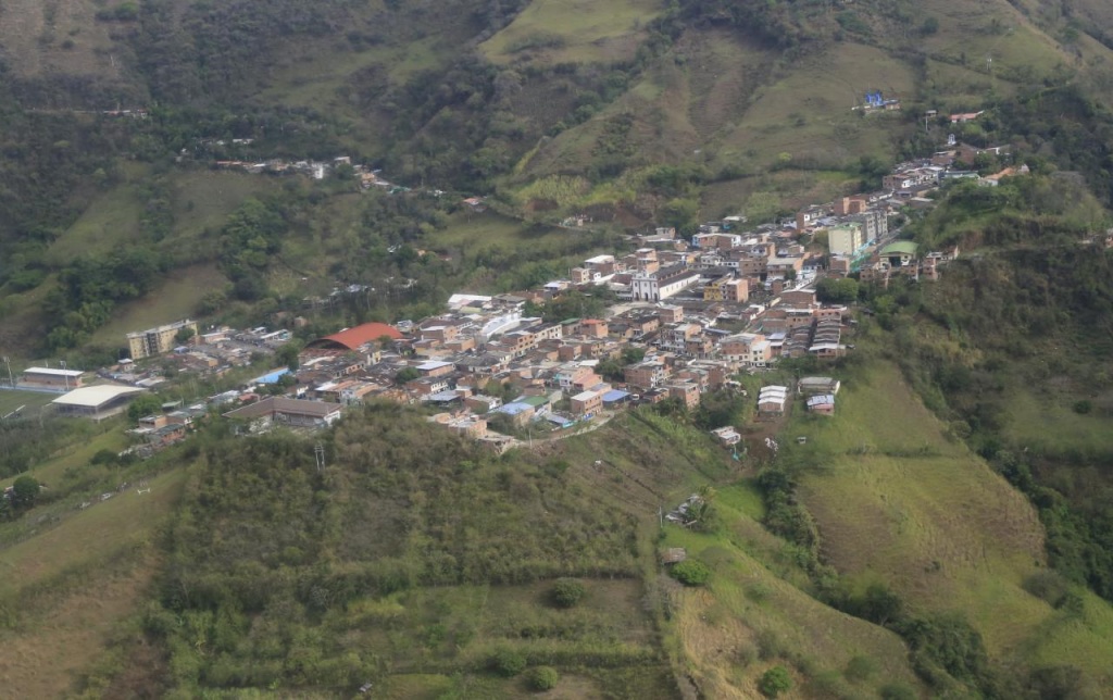 Gobernador (e) de Antioquia visitó el municipio de Peque para constatar situación de seguridad en esa población