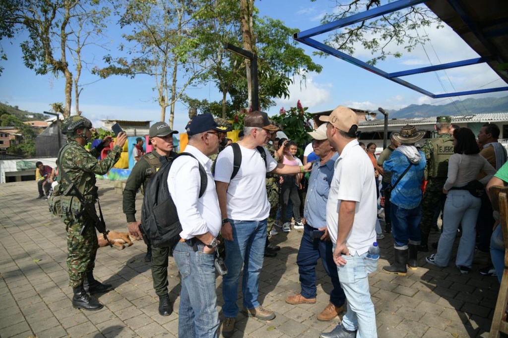 “El Ejército se comprometió a llegar a la zona afectada para garantizar la seguridad a las familias”, Gobernador Andrés Julián en Briceño 