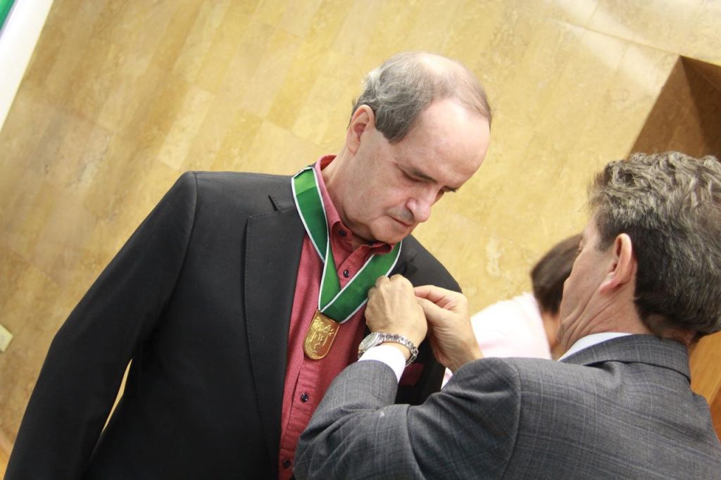Marco Antonio Roldán Jaramillo recibe el Escudo de Antioquia Categoría Oro