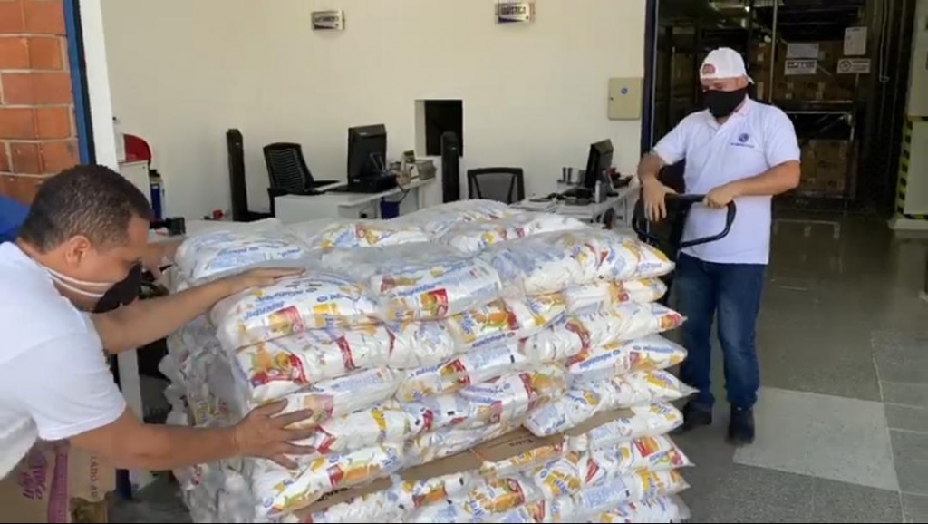 Antioquia Solidaria, llega a la población más vulnerable del departamento, mediante la entrega de paquetes alimentarios