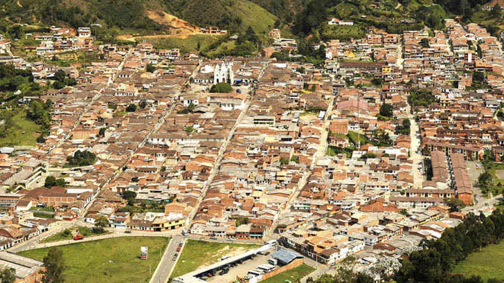 Gobernación de Antioquia y autoridades hallan niña que había desaparecido en El Retiro