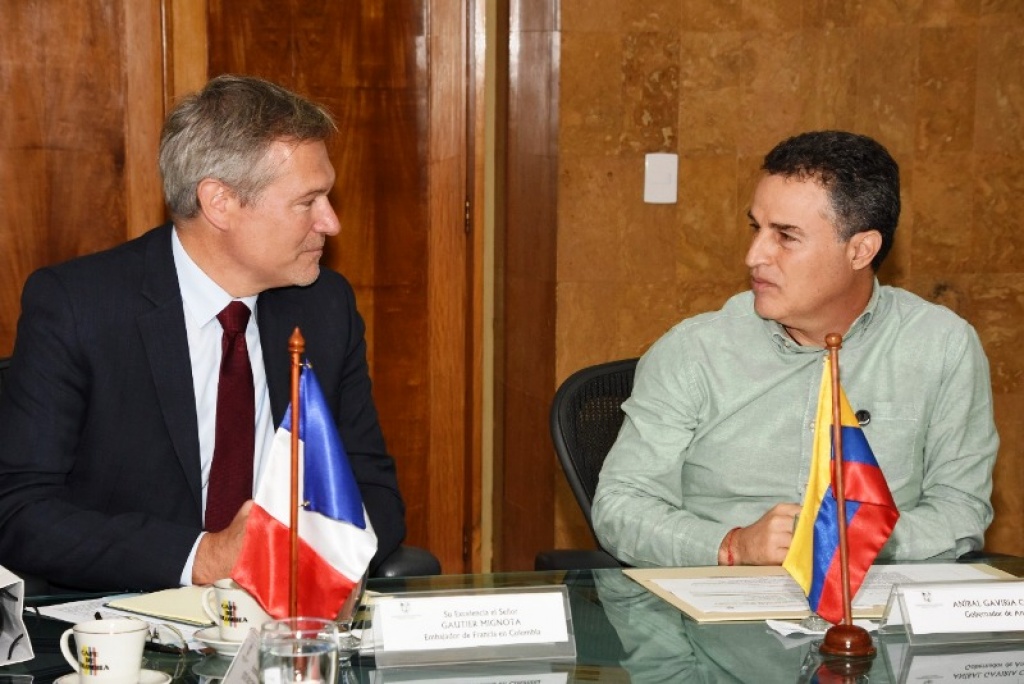 El embajador de Francia en Colombia, Gautier Mignot, visitó al gobernador de Antioquia, Aníbal Gaviria Correa, para concretar una mesa de trabajo en temas de educación, agricultura y reforestación sostenible