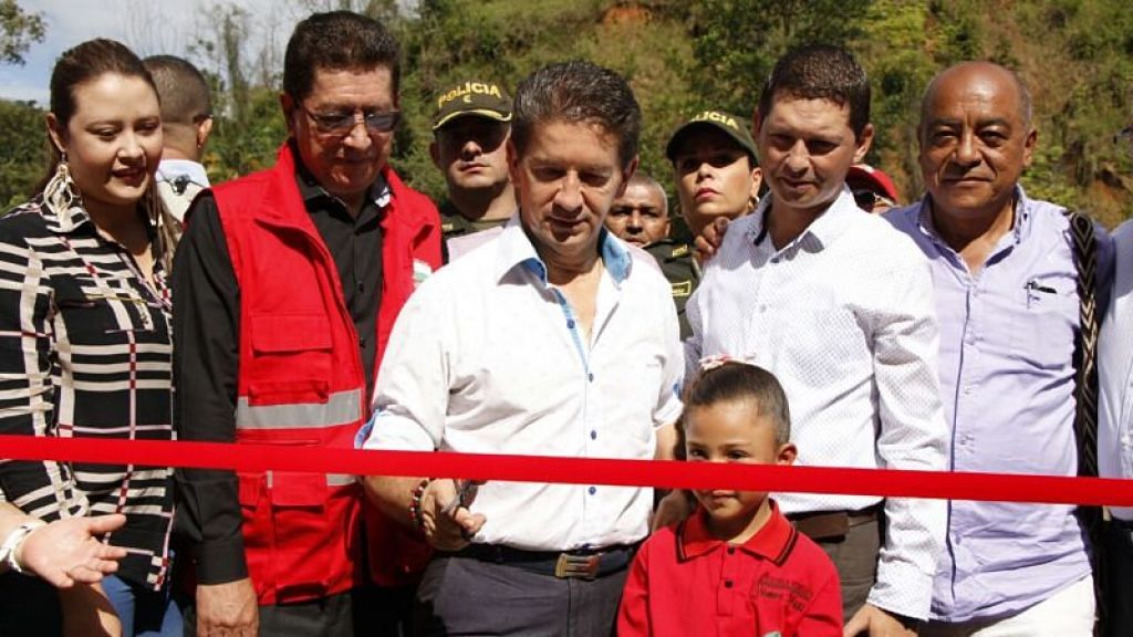 Gobernación de Antioquia le cumplió a la comunidad de Gómez Plata con entrega de puente Gavino