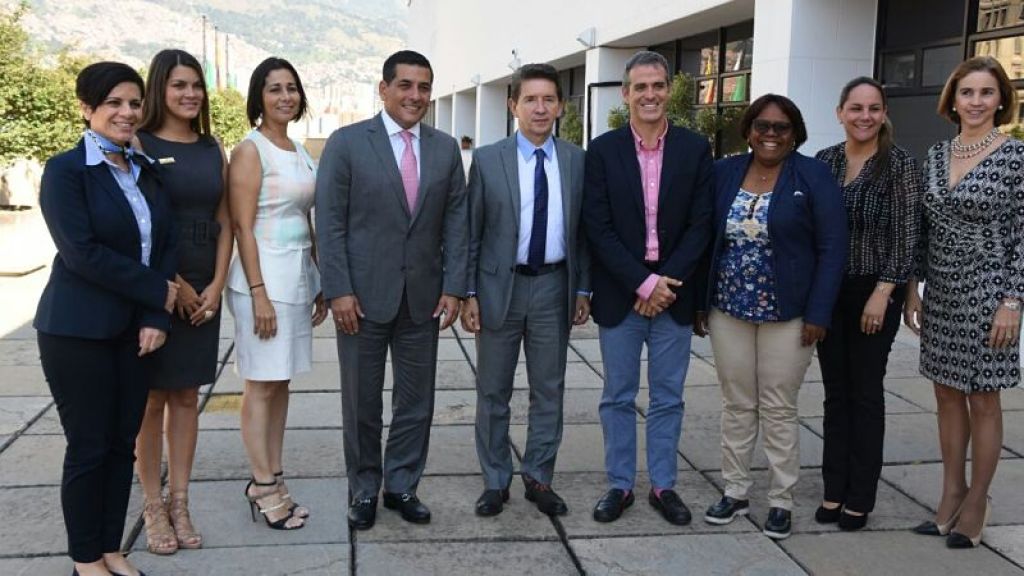 Gobernador de Bolívar recoge experiencias exitosas del Gobernador de Antioquia