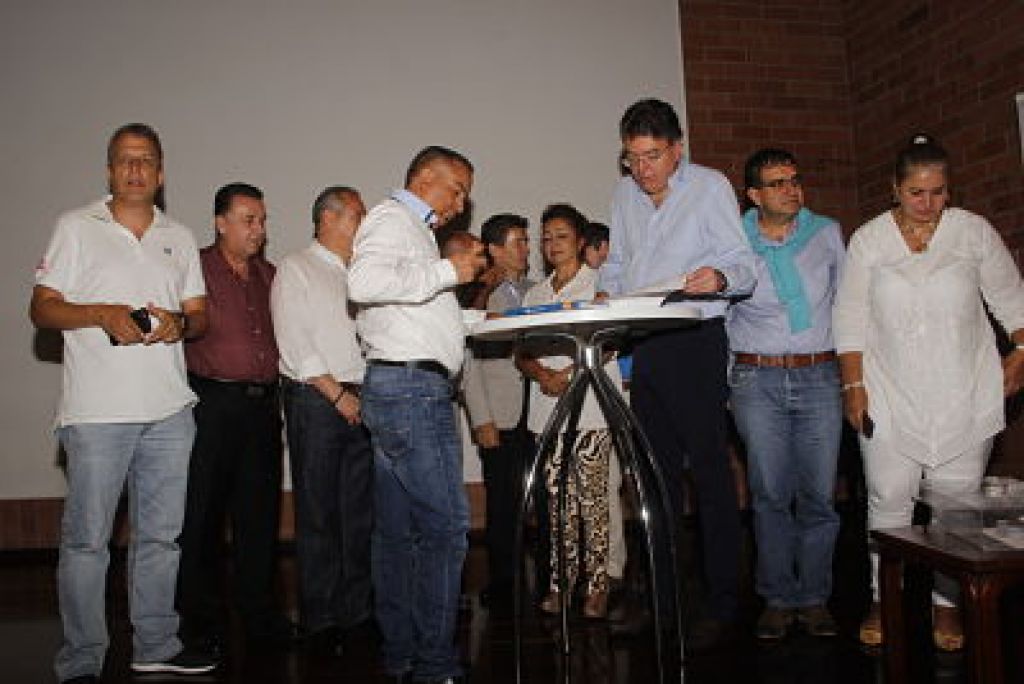 Nuevos recursos para el desarrollo de Antioquia entregó el Ministro de Hacienda