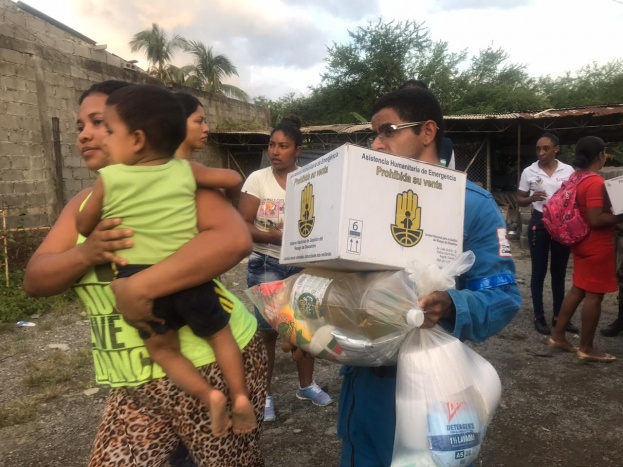 Entrega de ayudas humanitarias en Apartadó