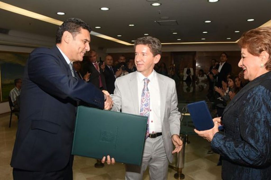 Fundación Universitaria María Cano recibe el Escudo de Antioquia, Categoría Oro