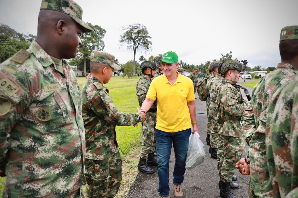 Gobernador Andrés Julián envió un mensaje de Navidad a los Antioqueños acompañado de soldados desde Urabá